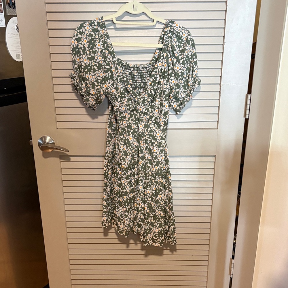 Green Floral Puff-Sleeve Midi Dress